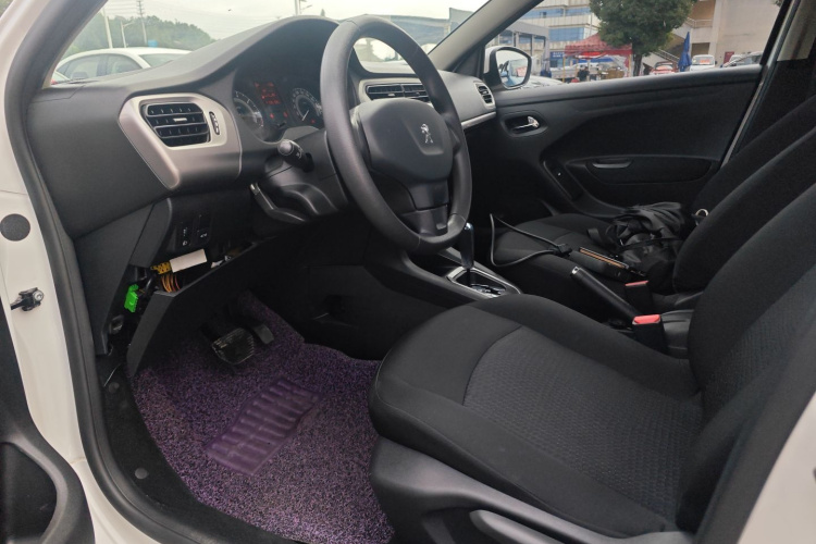 标致301 2014款 1.6L 自动舒适版中控内饰20