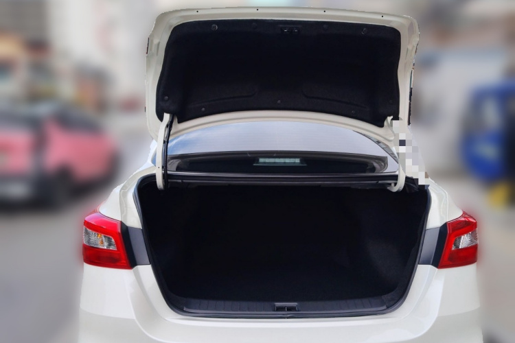 日产 轩逸 2024款 改款二 经典 1.6XL CVT豪华版中控内饰23