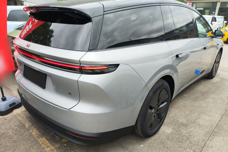 理想汽车 理想i8 2025款 标准版车身外观7