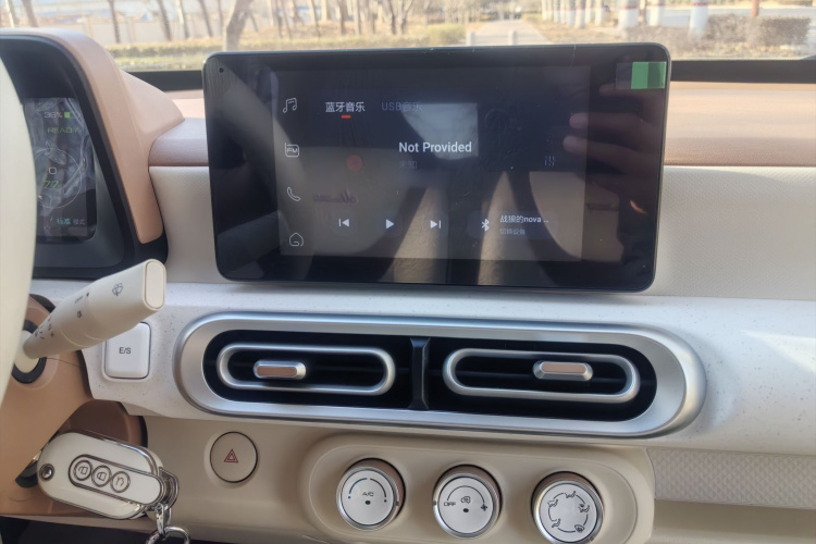 五菱汽车 宏光MINIEV 2024款 第三代 215km 进阶版中控内饰7003