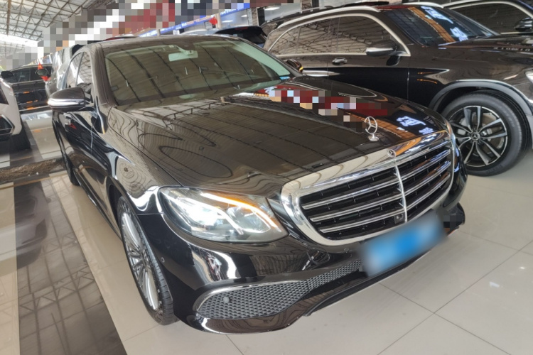 奔驰E级 2019款 改款 E 300 L 运动时尚型车身外观3