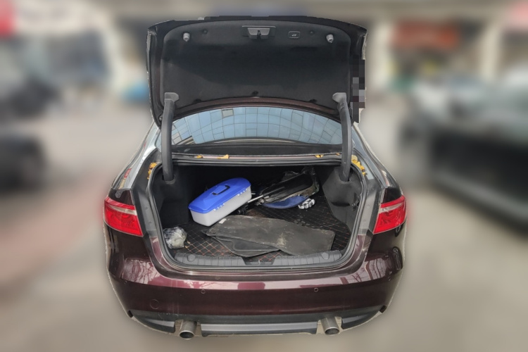 捷豹XF 2016款 XF 2.0T 两驱奢华版中控内饰23