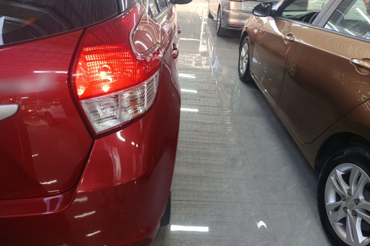 丰田 YARiS L 致炫 2015款 1.5E 自动魅动版车身外观9