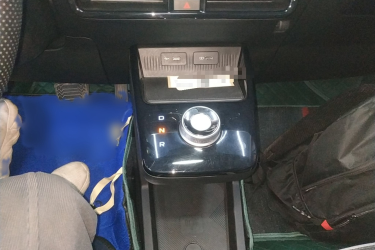 吉利几何E萤火虫 2024款 301km 龙腾版局部细节18