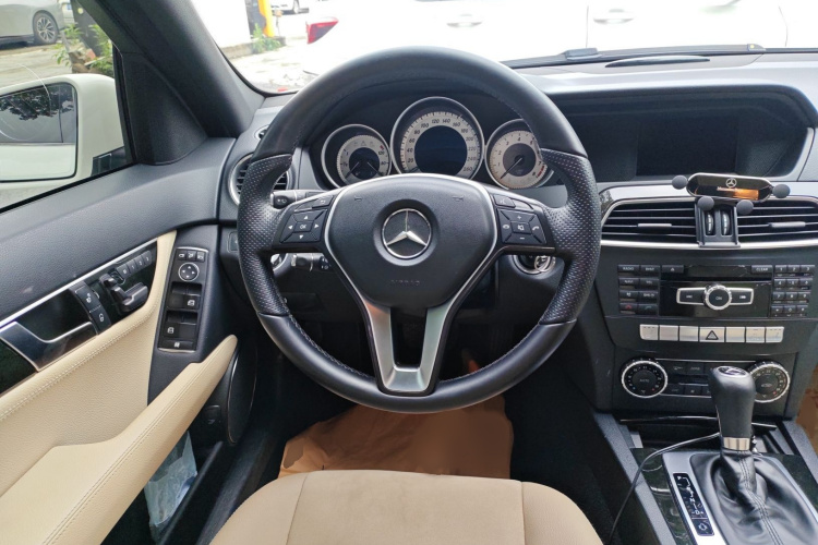 奔驰C级 2013款 C 260 时尚型 Grand Edition局部细节13