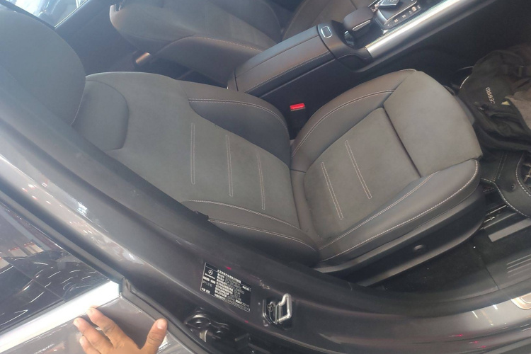 奔驰EQA 2022款 EQA 300 4MATIC 首发特别版局部细节41