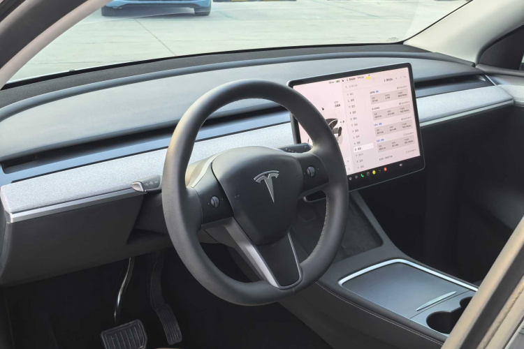 特斯拉 Model Y 2023款 后轮驱动版中控内饰7004