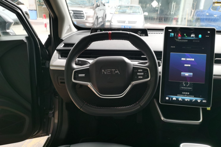 哪吒汽车 哪吒V 2022款 潮 400 Lite中控内饰13