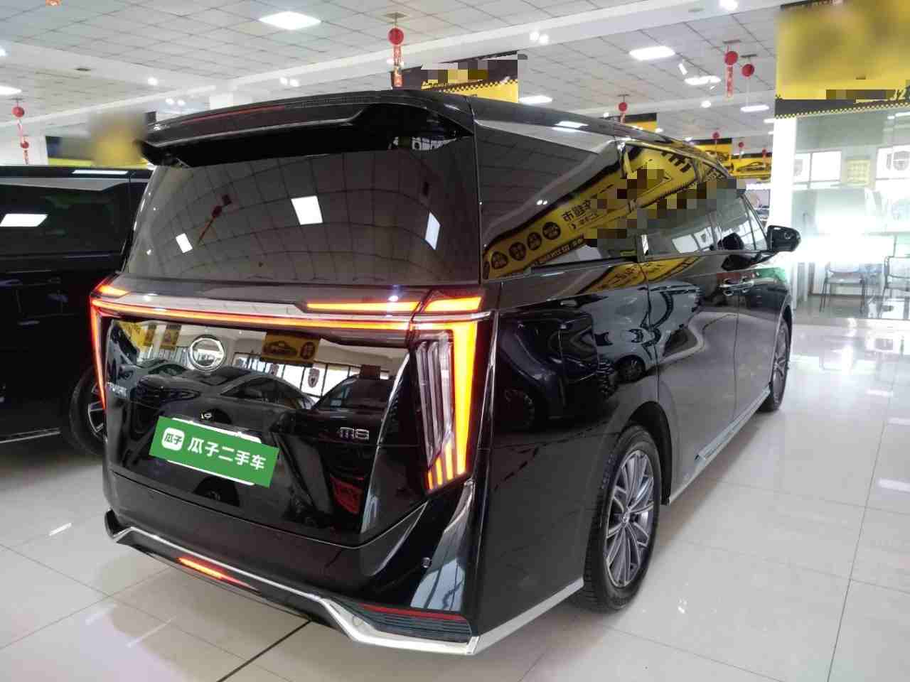 车辆右后45度外观展示