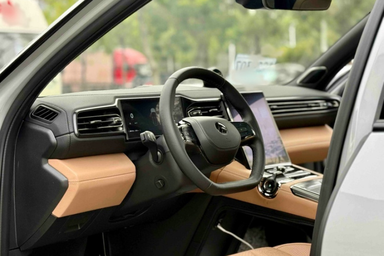 蔚来ES8 2020款 415KM 七座版中控内饰7004