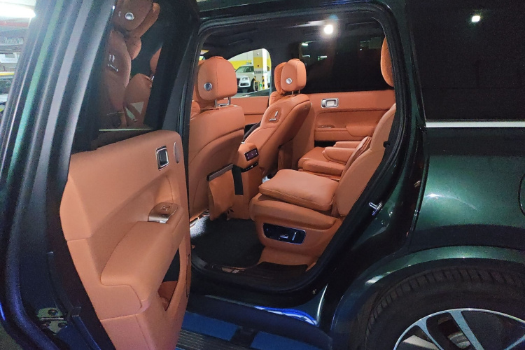 理想汽车 理想L9 2024款 Ultra中控内饰7004