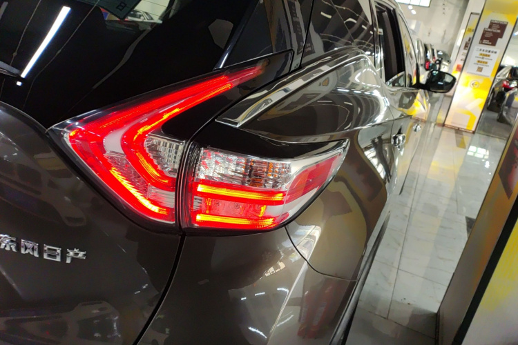 日产 楼兰 2017款 2.5L XL 两驱智尚版车身外观9