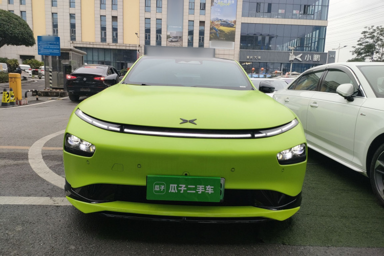 小鹏P7 2022款 670E+鹏翼版车身外观2