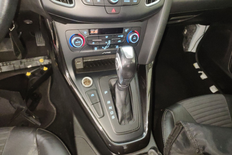 福特 福克斯 2015款 两厢 EcoBoost 180 自动精英型局部细节18