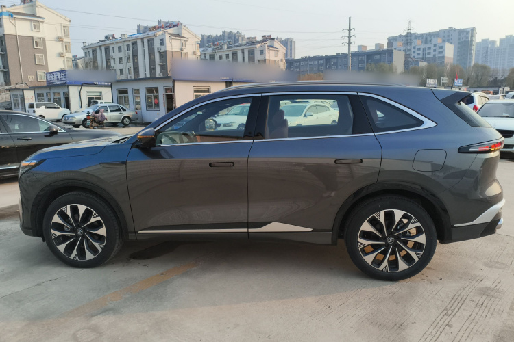 长安CS75 PLUS 2025款 第四代 UItra 2.0T 新蓝鲸 智慧劲擎型车身外观4