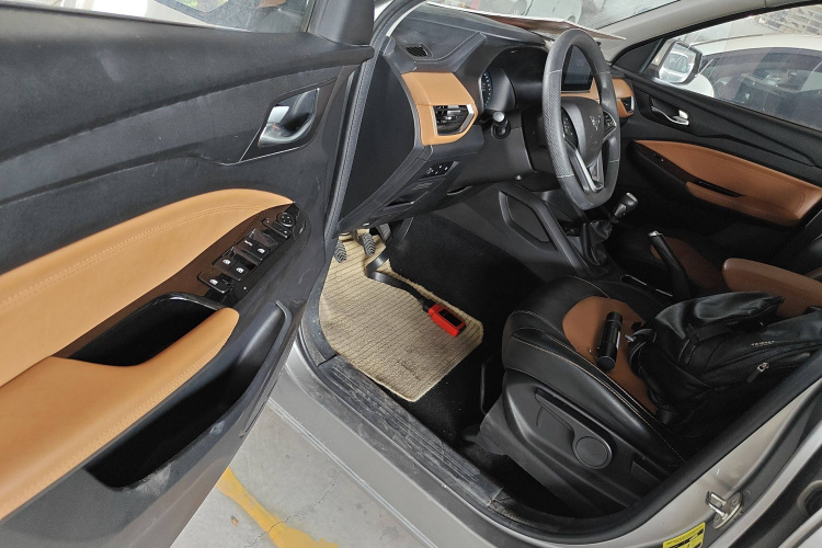 五菱汽车 五菱宏光S3 2018款 1.5L 手动豪华型 国V中控内饰7003