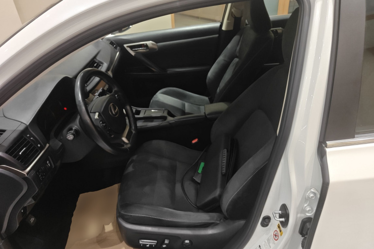 雷克萨斯CT 2017款 CT200h 精英版 单色 国VI中控内饰19