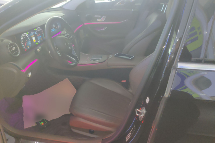 奔驰E级新能源 2022款 E 350 e L 插电式混合动力轿车局部细节19