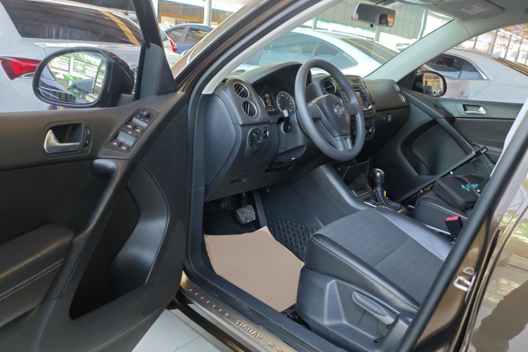 大众 途观 2016款 300TSI 自动两驱风尚版中控内饰7003