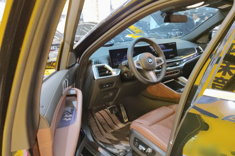 宝马X6 2023款 xDrive40i 尊享型 M运动套装中控内饰7003