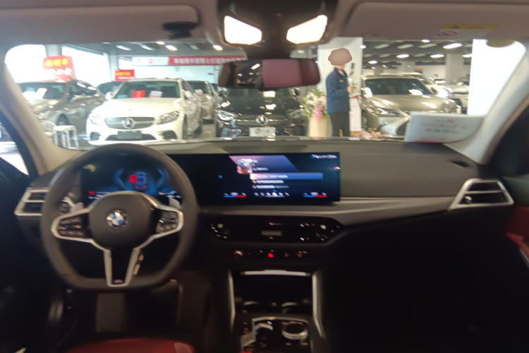 宝马3系 2025款 325i M运动套装中控内饰12