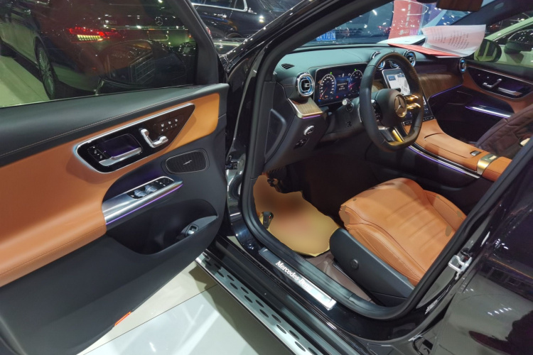 奔驰GLC 2024款 改款 GLC 300 L 4MATIC 动感型 5座中控内饰20