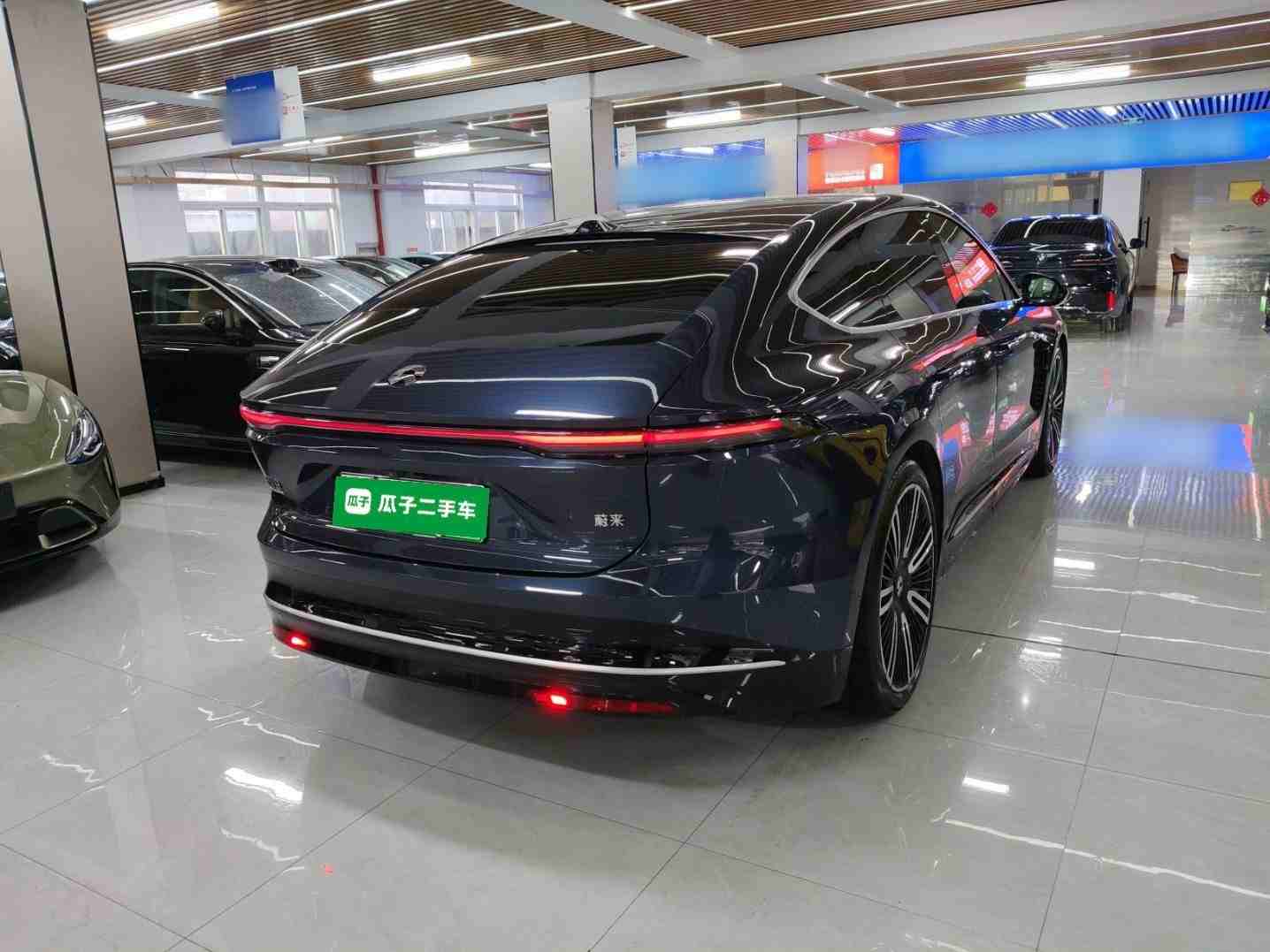 车辆右后45度视角外观