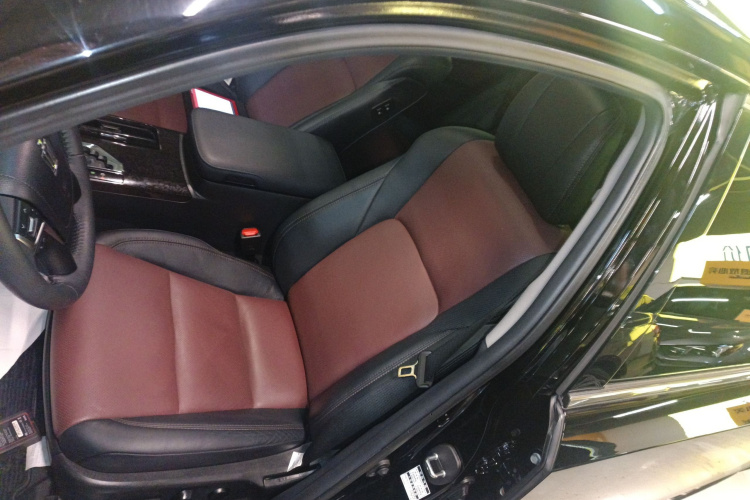 丰田 皇冠 2018款 2.0T 运动版局部细节19