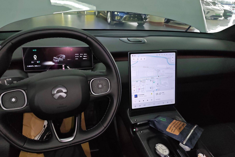 蔚来ET5 2022款 75kWh中控内饰7002