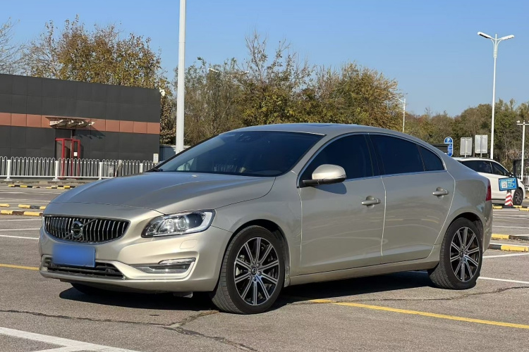 沃尔沃S60 2019款 S60L 改款 T5 智驭菁英版车身外观1