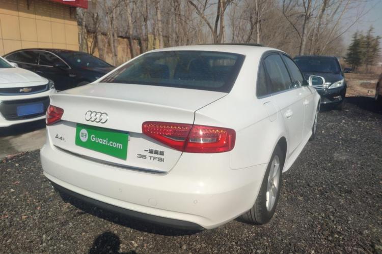 奥迪A4L 2015款 35 TFSI 自动标准型车身外观7