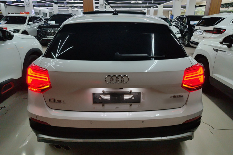 奥迪Q2L 2020款 35 TFSI 时尚动感型车身外观6