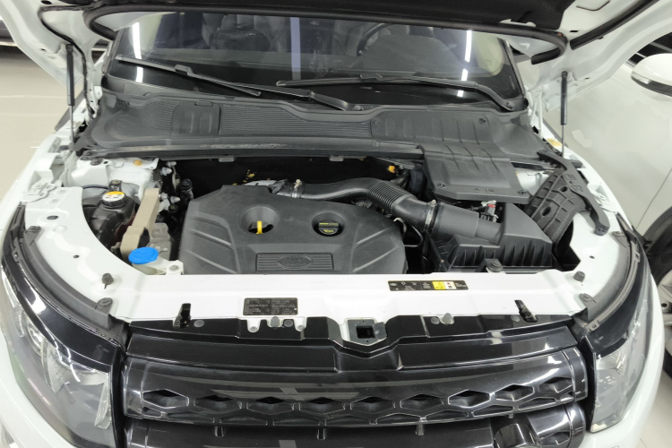 路虎 揽胜极光 2015款 2.0T 五门锐动版机舱底盘24