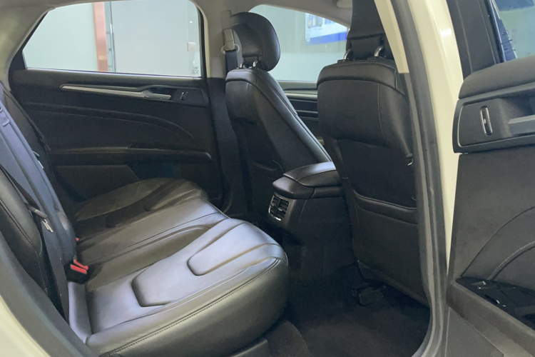 福特 蒙迪欧 2013款 2.0L GTDi240豪华运动型中控内饰7005