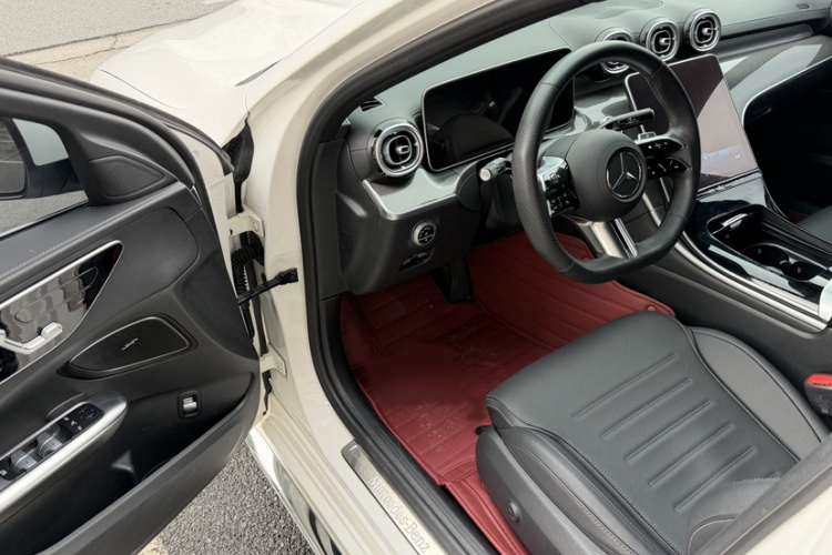 奔驰C级 2023款 C 260 L 运动版中控内饰7001