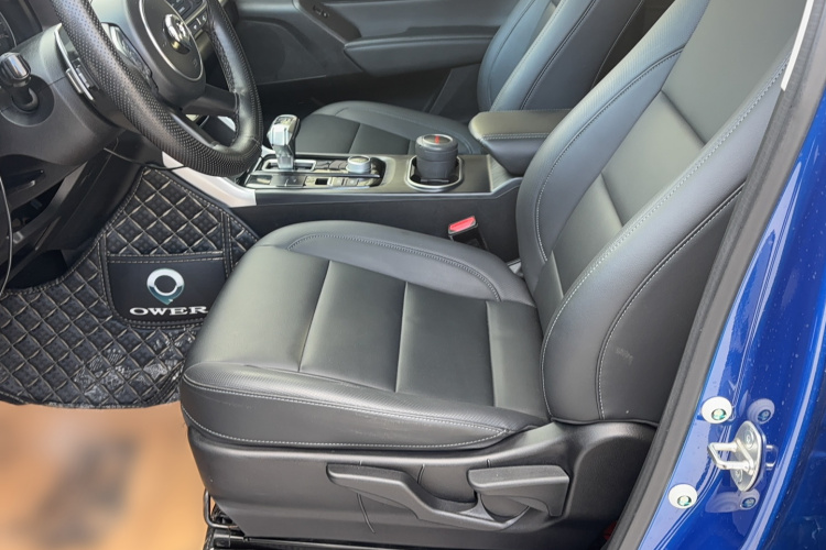 长城 炮 2021款 2.0T商用版自动柴油四驱精英型长箱GW4D20M中控内饰7002