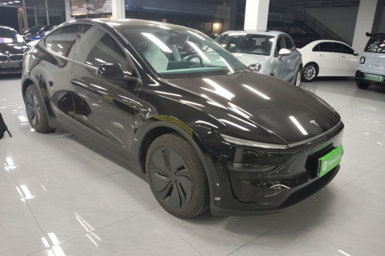 特斯拉 Model Y 2025款 后轮驱动 首发版车身外观3