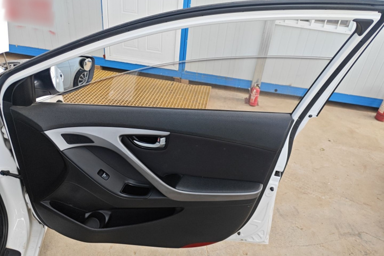 现代 朗动 2015款 1.6L 自动领先型中控内饰7005