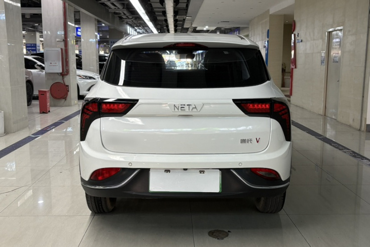 哪吒汽车 哪吒V 2022款 潮 300 Lite 磷酸铁锂车身外观6010