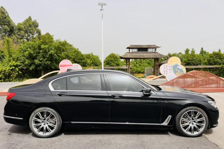 宝马7系 2017款 740Li xDrive 豪华型车身外观6004
