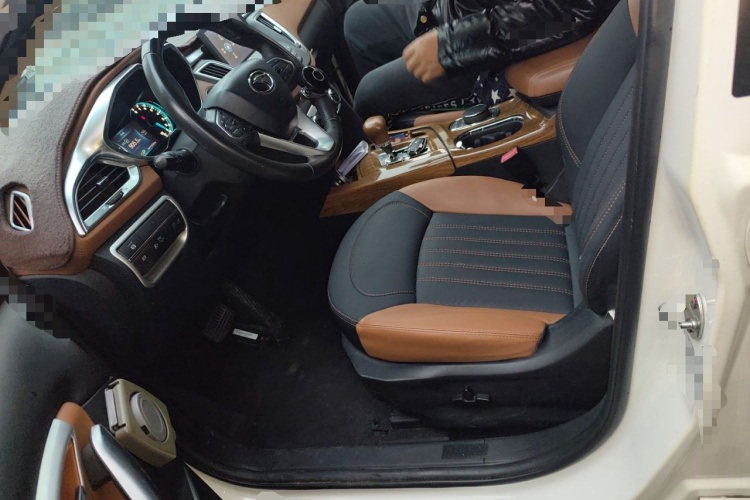 东南DX7 2015款 1.5T 自动尊贵型中控内饰19