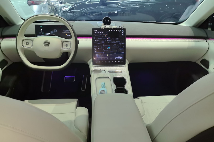 蔚来ET7 2023款 75kWh中控内饰12