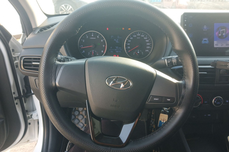 现代 悦动 2018款 1.6L 自动悦目版GL 国VI中控内饰13