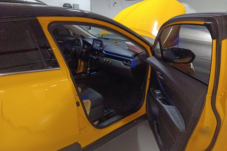 丰田C-HR 2021款 2.0L 豪华版局部细节9005