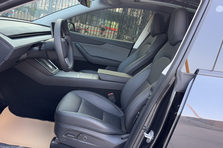 特斯拉 Model Y 2025款 后轮驱动 首发版局部细节19