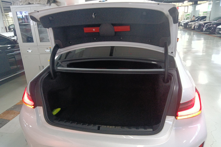 宝马3系 2024款 320Li M运动套装机舱底盘23