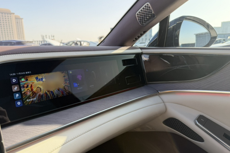 腾势Z9GT 2024款 1100四驱Max版局部细节9010