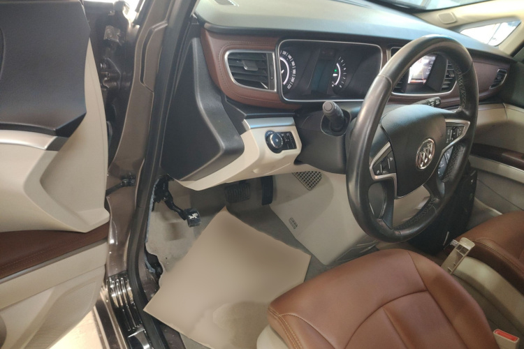 别克GL8 2017款 25S 舒适型 国V中控内饰7003