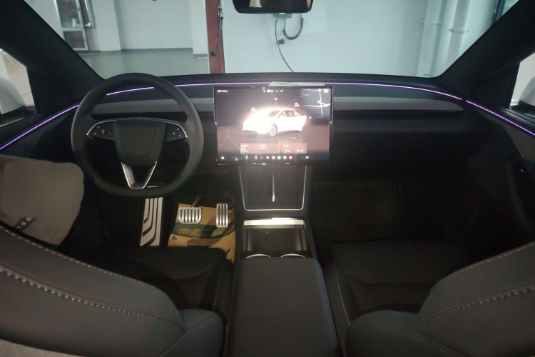 特斯拉 Model Y L 2025款 长续航全轮驱动版中控内饰7002