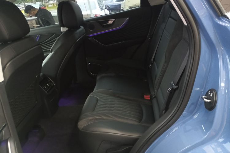 红旗HS5 2023款 2.0T 旗享Pro版中控内饰7004